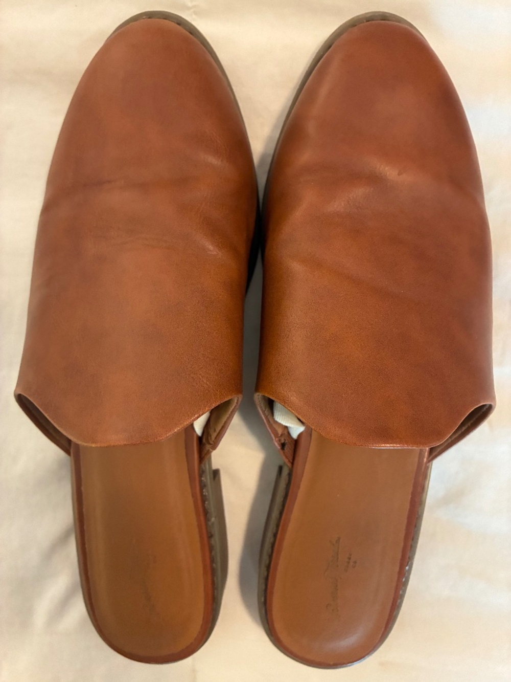 Universal thread mule slides